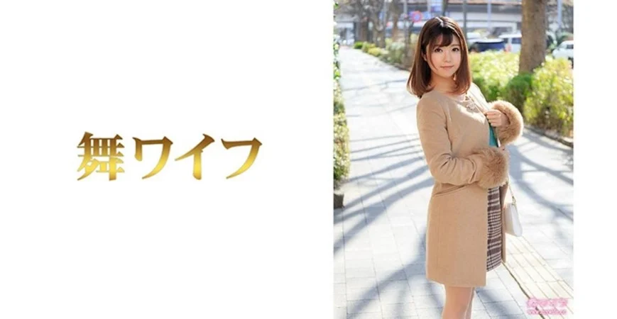 大黑美一直摇晃奶子和巨臀要求男子插爆